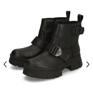 NEW: UGG Ashton Short in Black